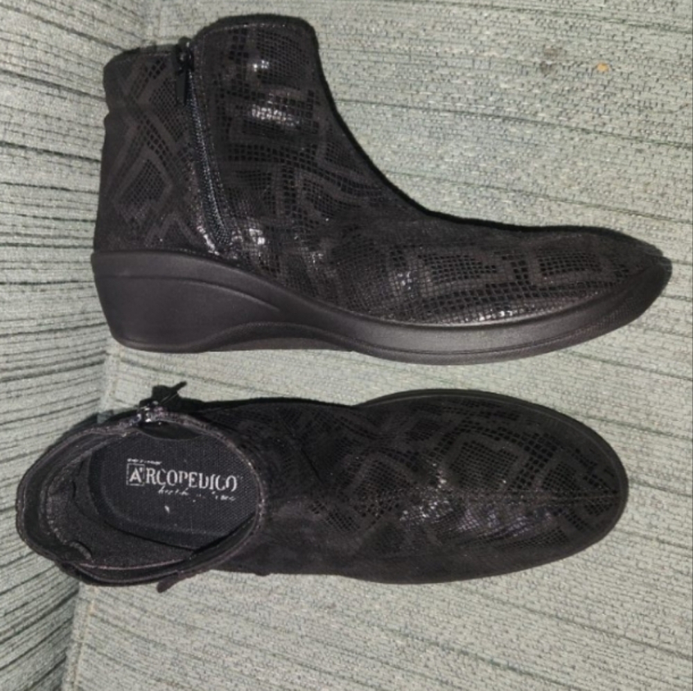 Arcopedico Black Leather Booties.